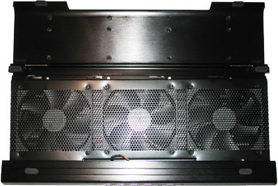 A trio of 120mm fans keep the Cryo LX very cool.
