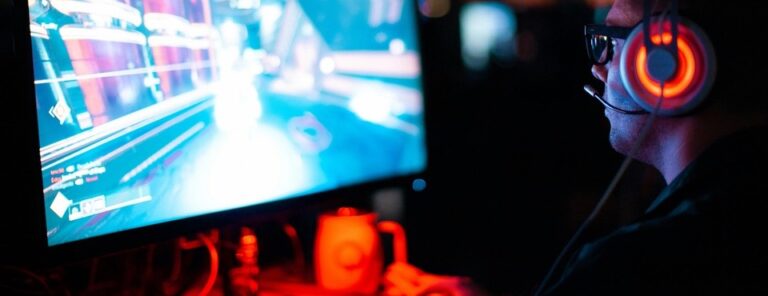 Best Tools for Reducing Eye Strain While Gaming